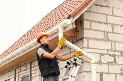 Pose et remplacement de gouttières au Chalard